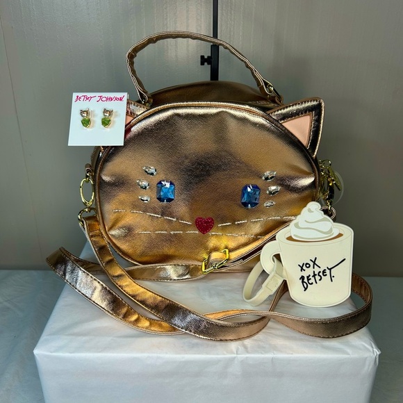Betsey Johnson Handbags - Betsey Johnson Gold Metallic Cat Crossbody with luggage tag & Kitty Cat Earings